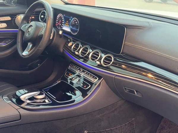 Mercedes E400 in showroom condition