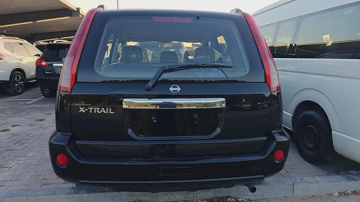 Nissan X-Trail GCC Spec 2010, 211,345 KMS, well-maintained, reliable engine, smooth drive. Spacious-4-4