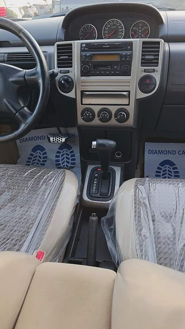 Nissan X-Trail GCC Spec 2010, 211,345 KMS, well-maintained, reliable engine, smooth drive. Spacious