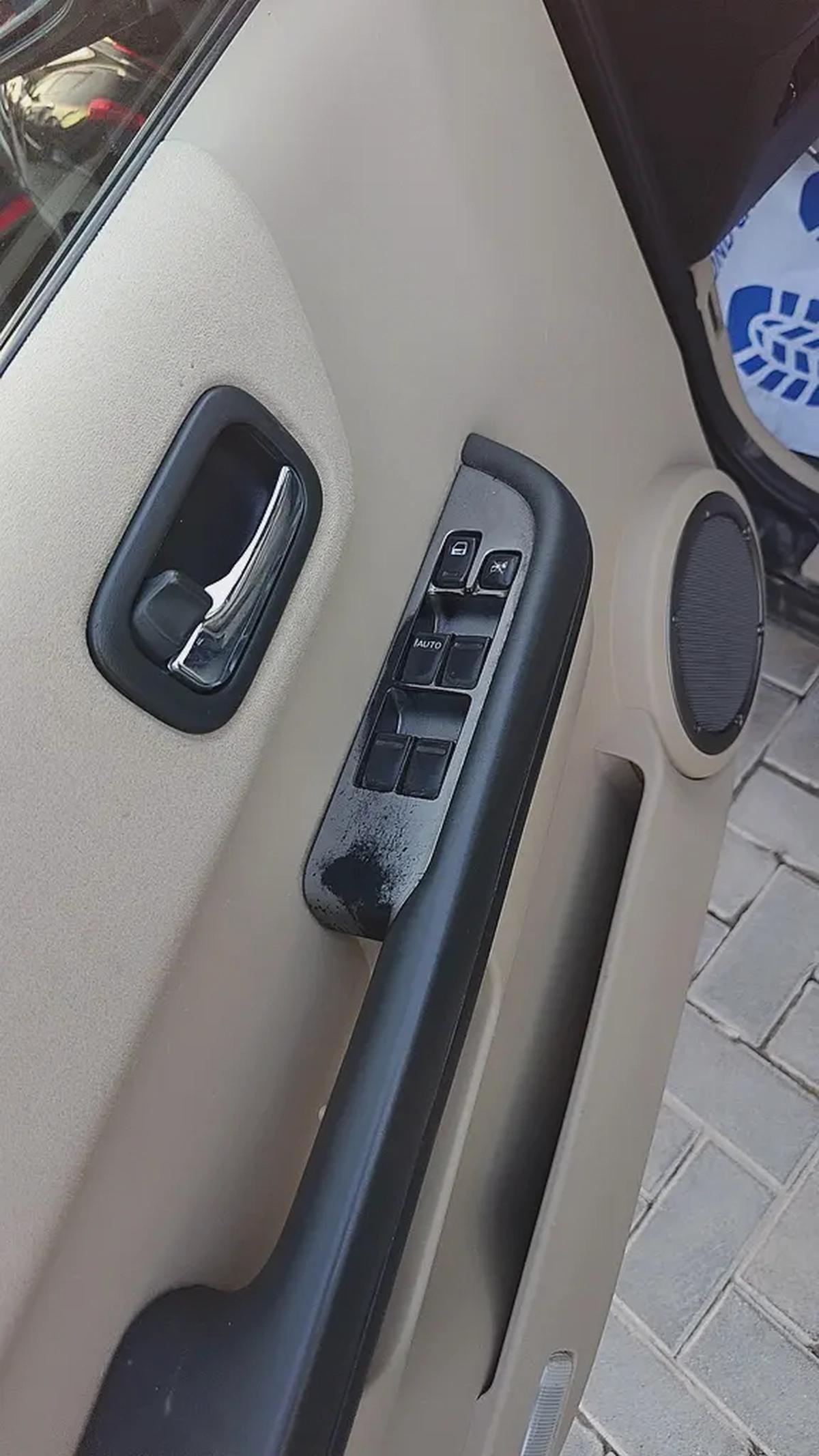 Nissan X-Trail GCC Spec 2010, 211,345 KMS, well-maintained, reliable engine, smooth drive. Spacious-14-14