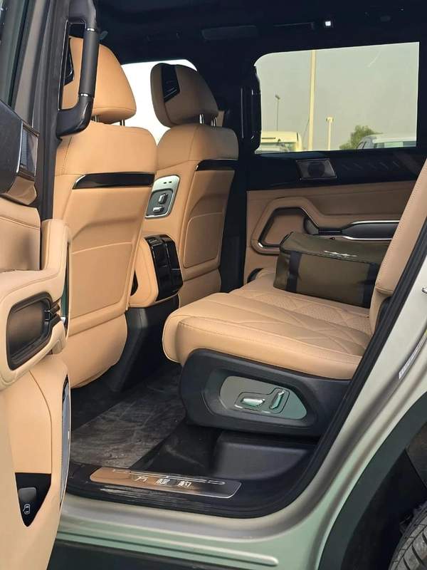 BYD Leopard 8 Smart and Brave Flagship Edition (7 Seats)