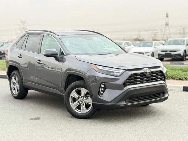 Toyota RAV4 XLE 2.5L push start 2024