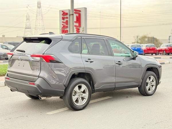Toyota RAV4 XLE 2.5L push start 2024