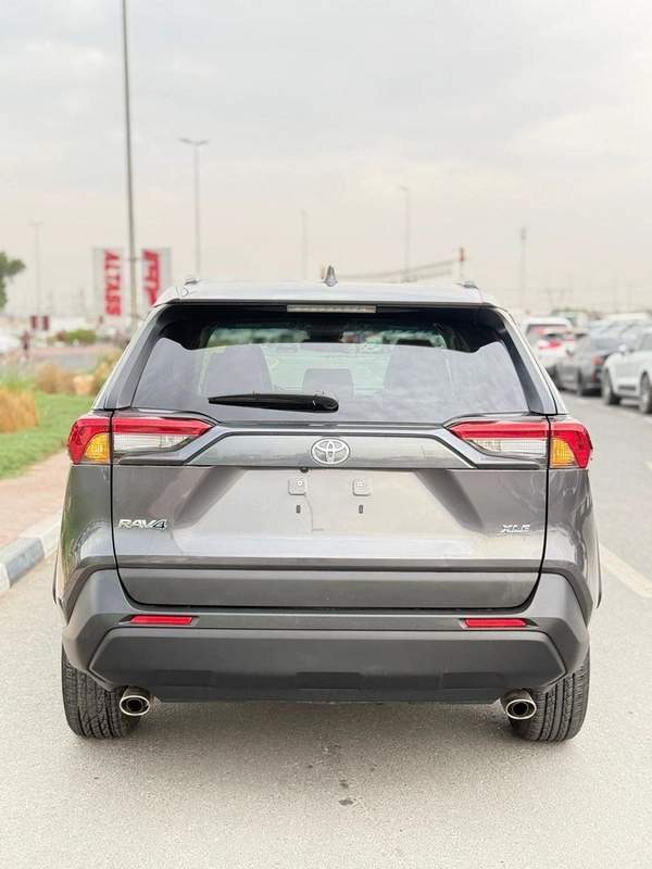 Toyota RAV4 XLE 2.5L push start 2024