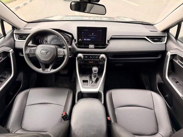 Toyota RAV4 XLE 2.5L push start 2024