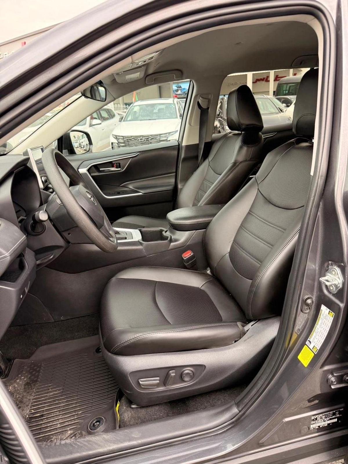 Toyota RAV4 XLE 2.5L push start 2024-5-5