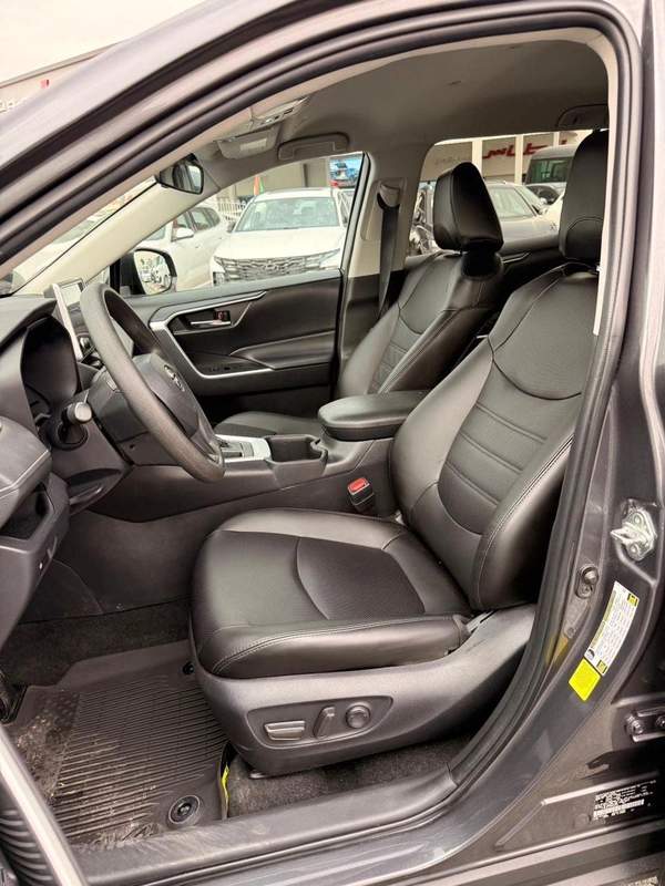 Toyota RAV4 XLE 2.5L push start 2024