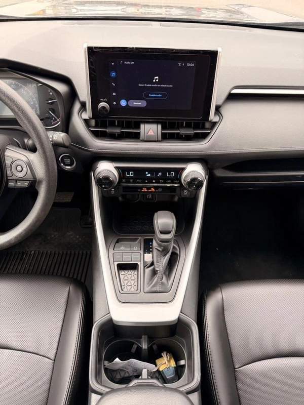 Toyota RAV4 XLE 2.5L push start 2024