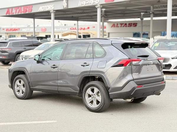 Toyota RAV4 XLE 2.5L push start 2024