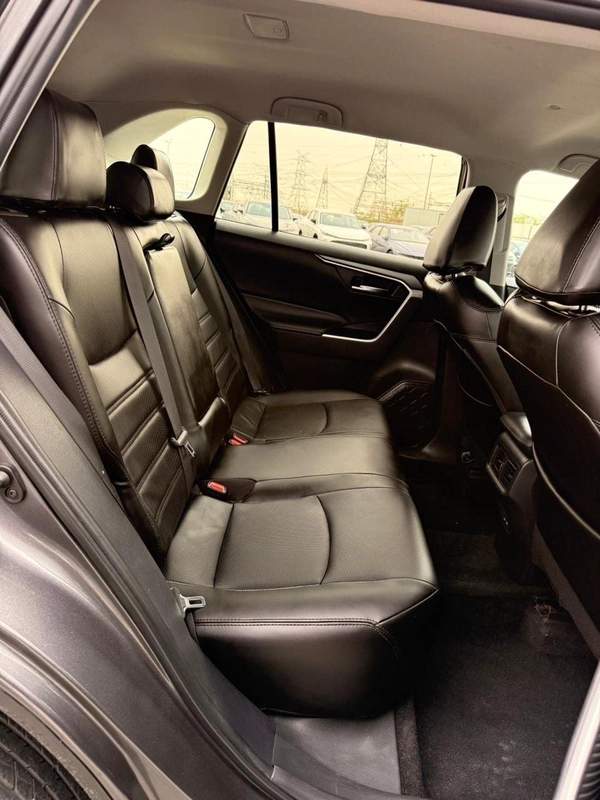 Toyota RAV4 XLE 2.5L push start 2024