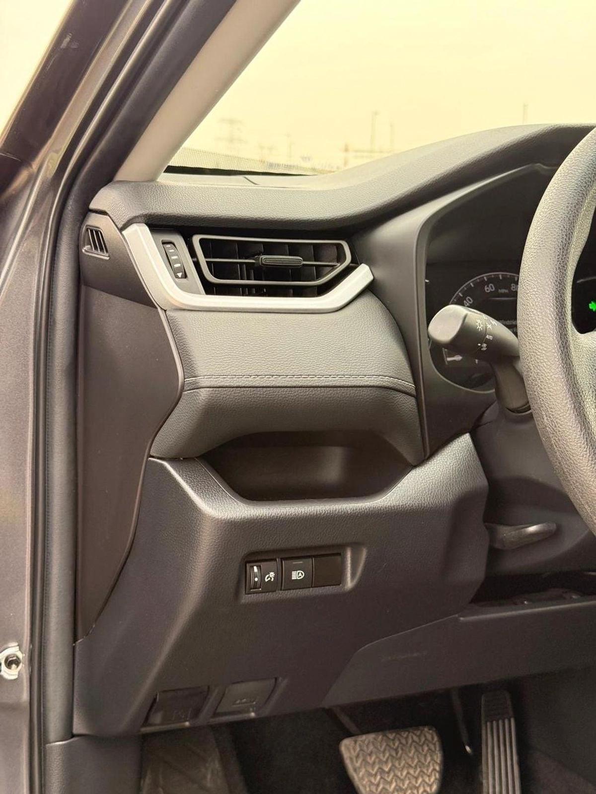 Toyota RAV4 XLE 2.5L push start 2024-18-18