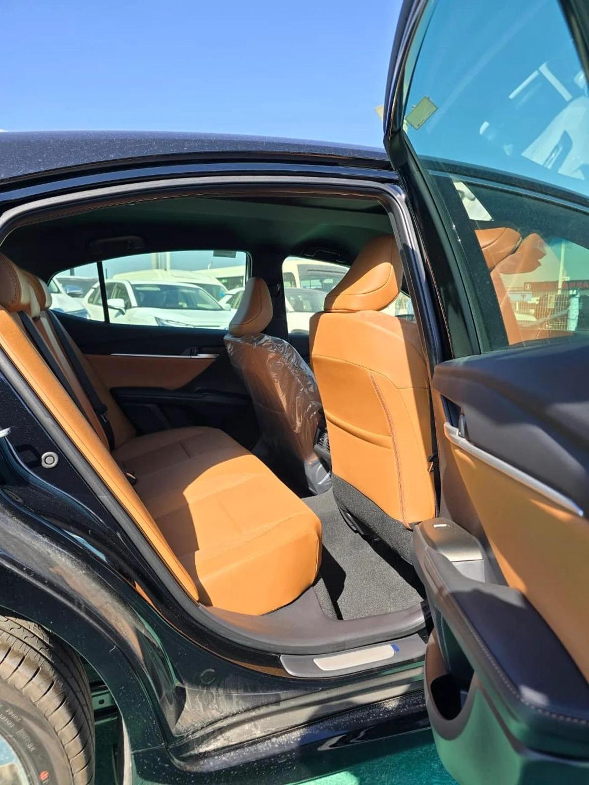 Toyota Camry-4-4