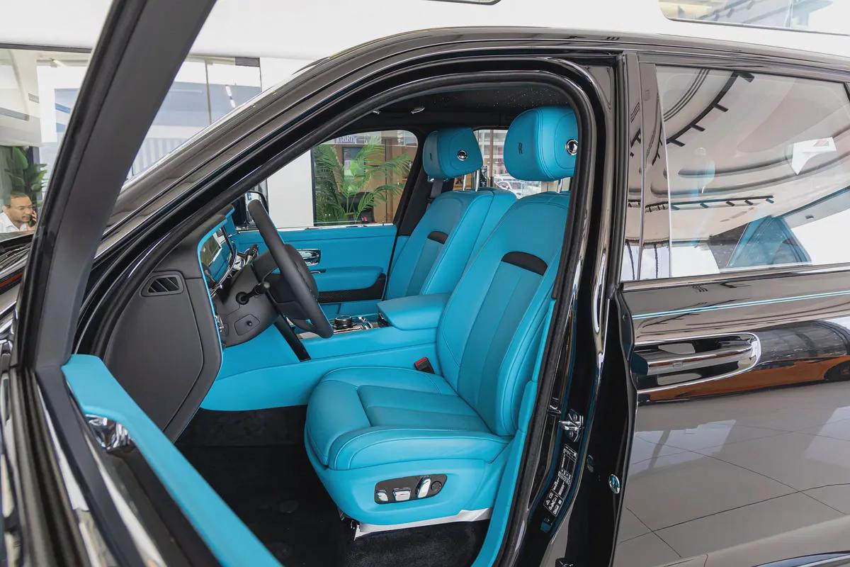 Rolls Royce Cullinan | Black Badge | WARRANTY AVAILABLE | 2025-9-9