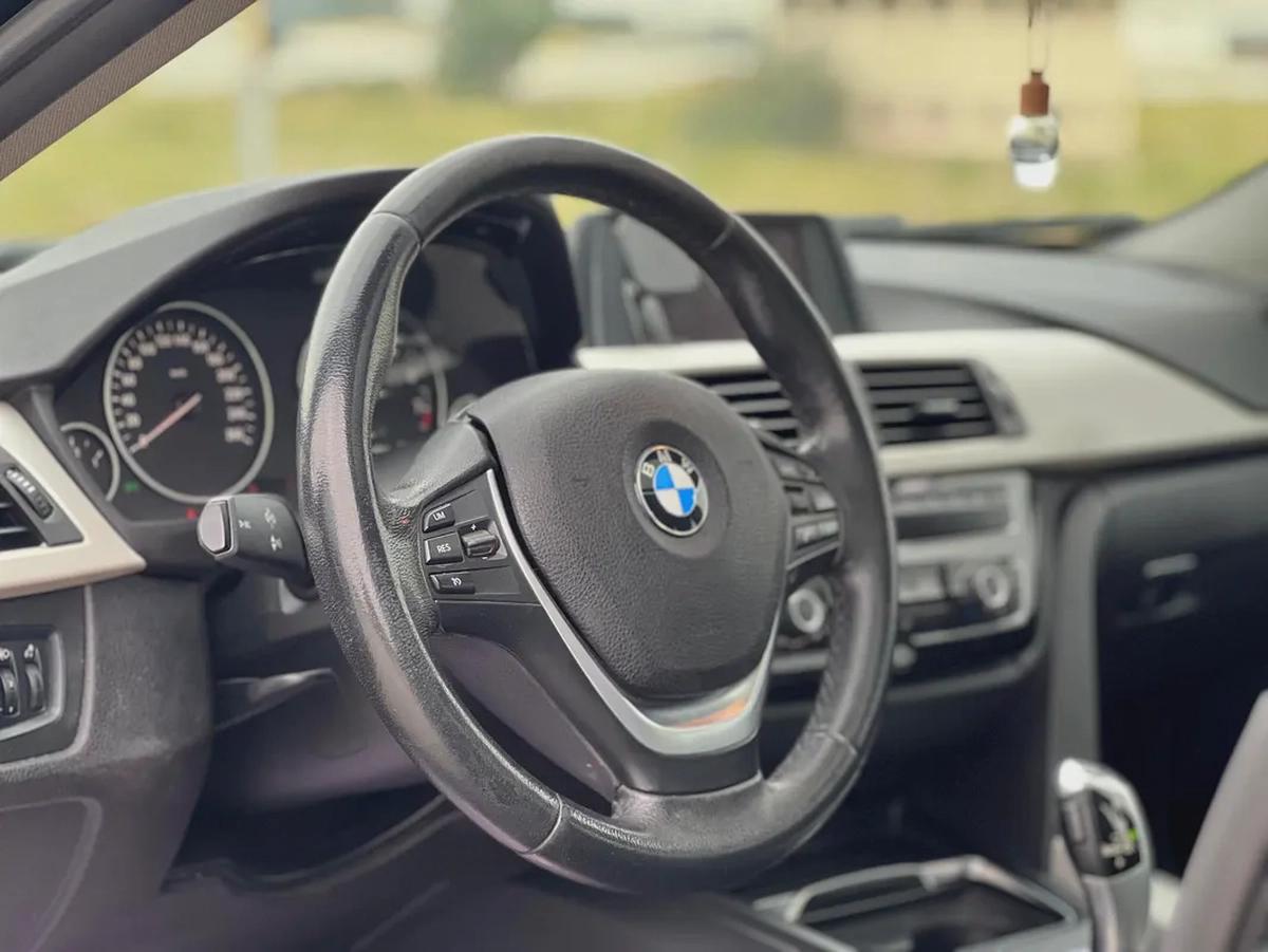 BMW 3-Series 318ci 2018 GCC Specs - Excellent Condition-8-8