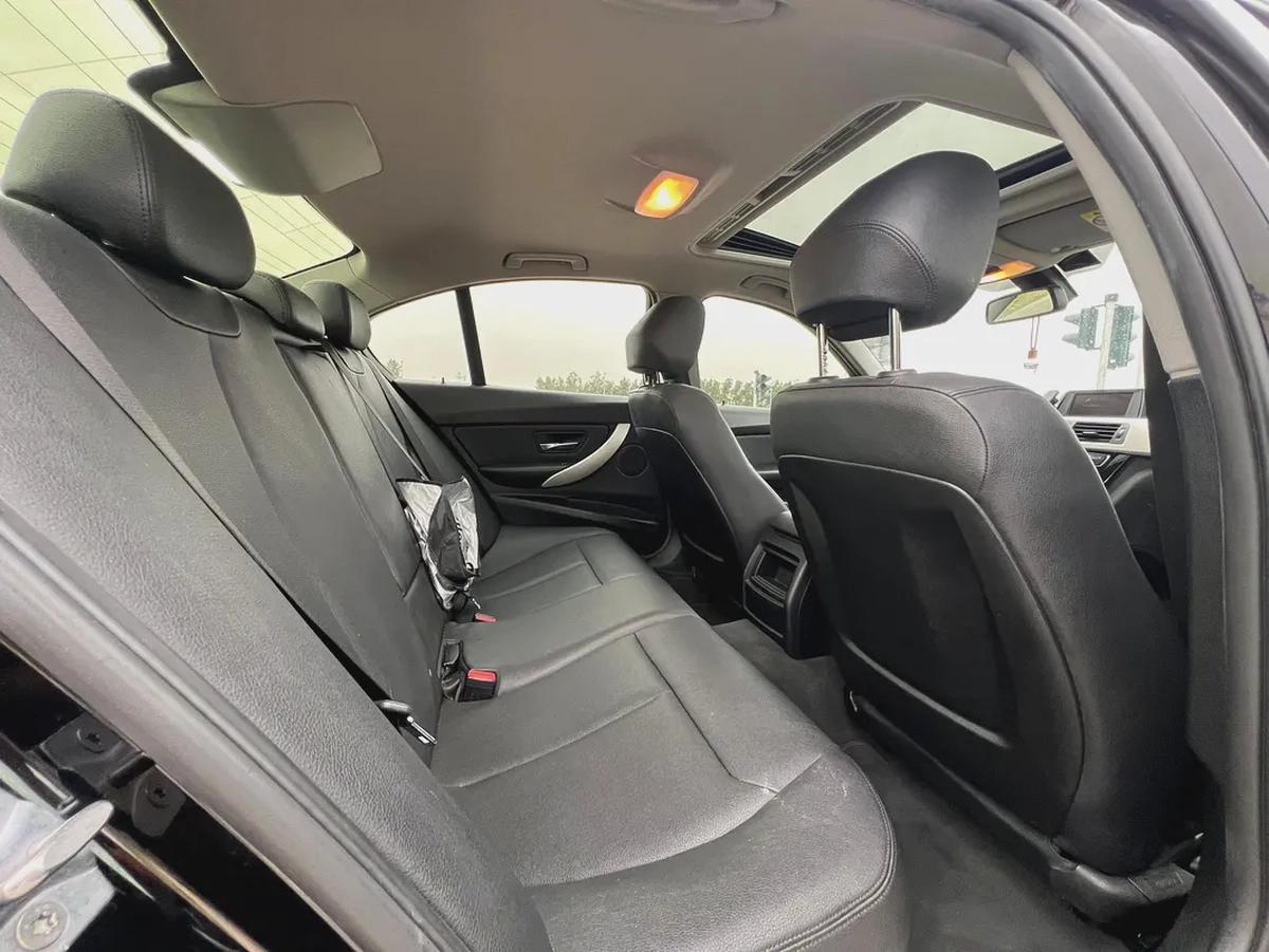 BMW 3-Series 318ci 2018 GCC Specs - Excellent Condition-17-17