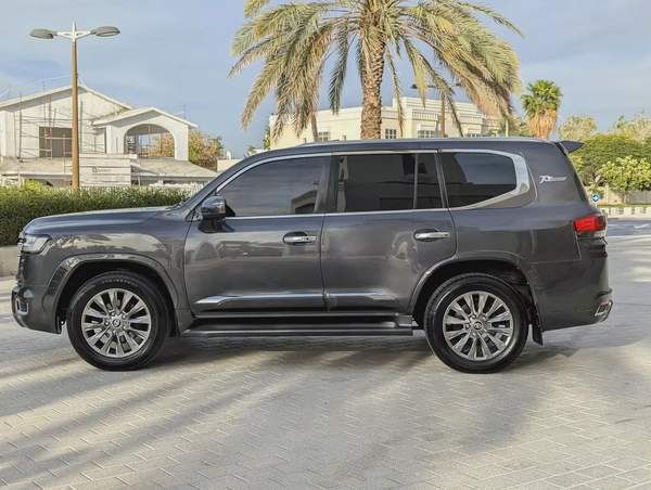 Toyota Land Cruiser 2013 Facelifted 2025 With Interior and Exterior GXR V6 Full Option - GCC Specs