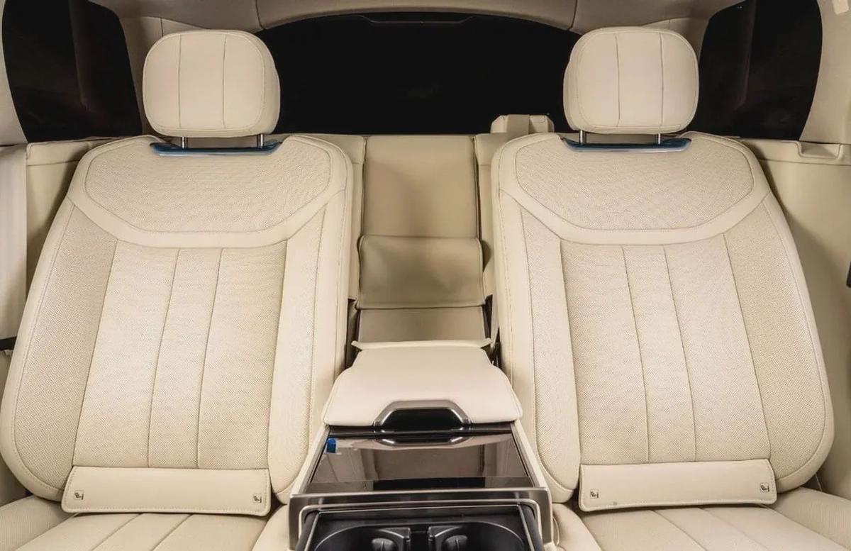 2023-RANGE ROVER VOGUE P530 AUTOBIOGRAPHY-WARRANTY TILL 25.1.2029 OR 150.000KM-FSH WITH AL TAYER-16-16