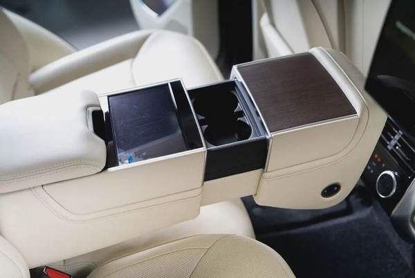 2023-RANGE ROVER VOGUE P530 AUTOBIOGRAPHY-WARRANTY TILL 25.1.2029 OR 150.000KM-FSH WITH AL TAYER