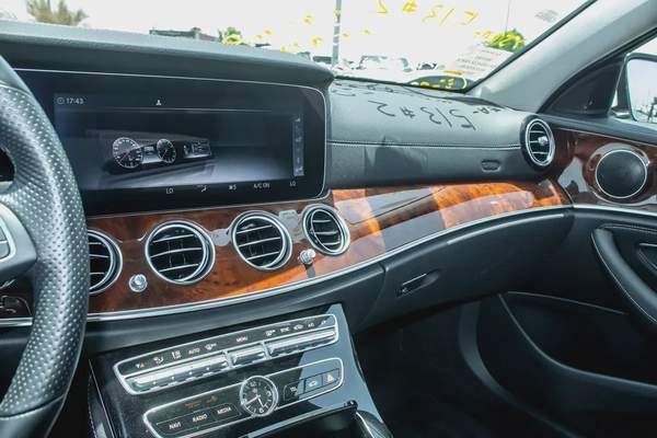 2017 - E400 - IMMACULATE CONDITION - ONLY 16,000 KM DONE