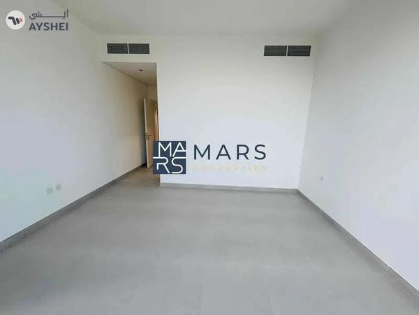 Brand new 4 bedroom corner unit with majlis in Robinia for rent just 195k