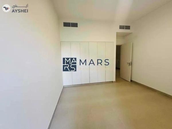 Brand new 4 bedroom corner unit with majlis in Robinia for rent just 195k