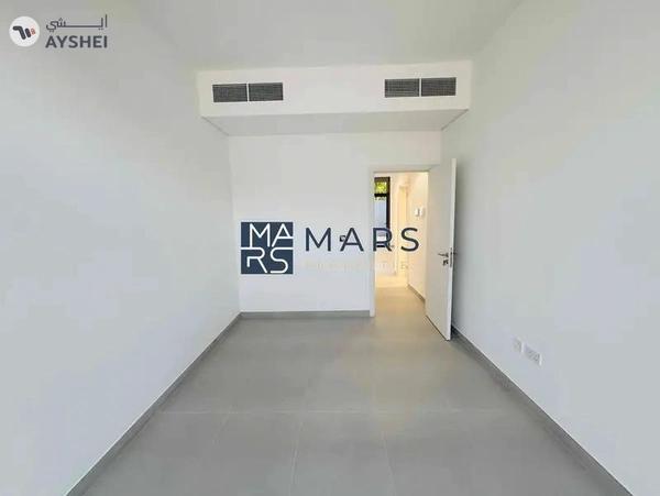 Brand new 4 bedroom corner unit with majlis in Robinia for rent just 195k