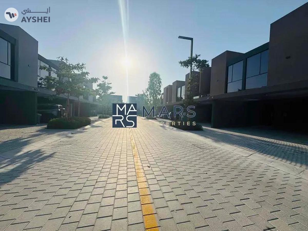 Brand new 4 bedroom corner unit with majlis in Robinia for rent just 195k-4-4