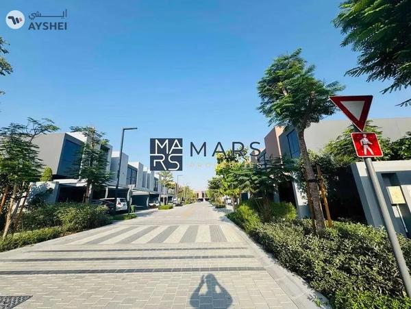 Brand new 4 bedroom corner unit with majlis in Robinia for rent just 195k