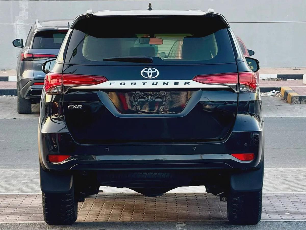 Toyota Fortuner, 2022 GCC specs, absolutely accident-free.-4-4