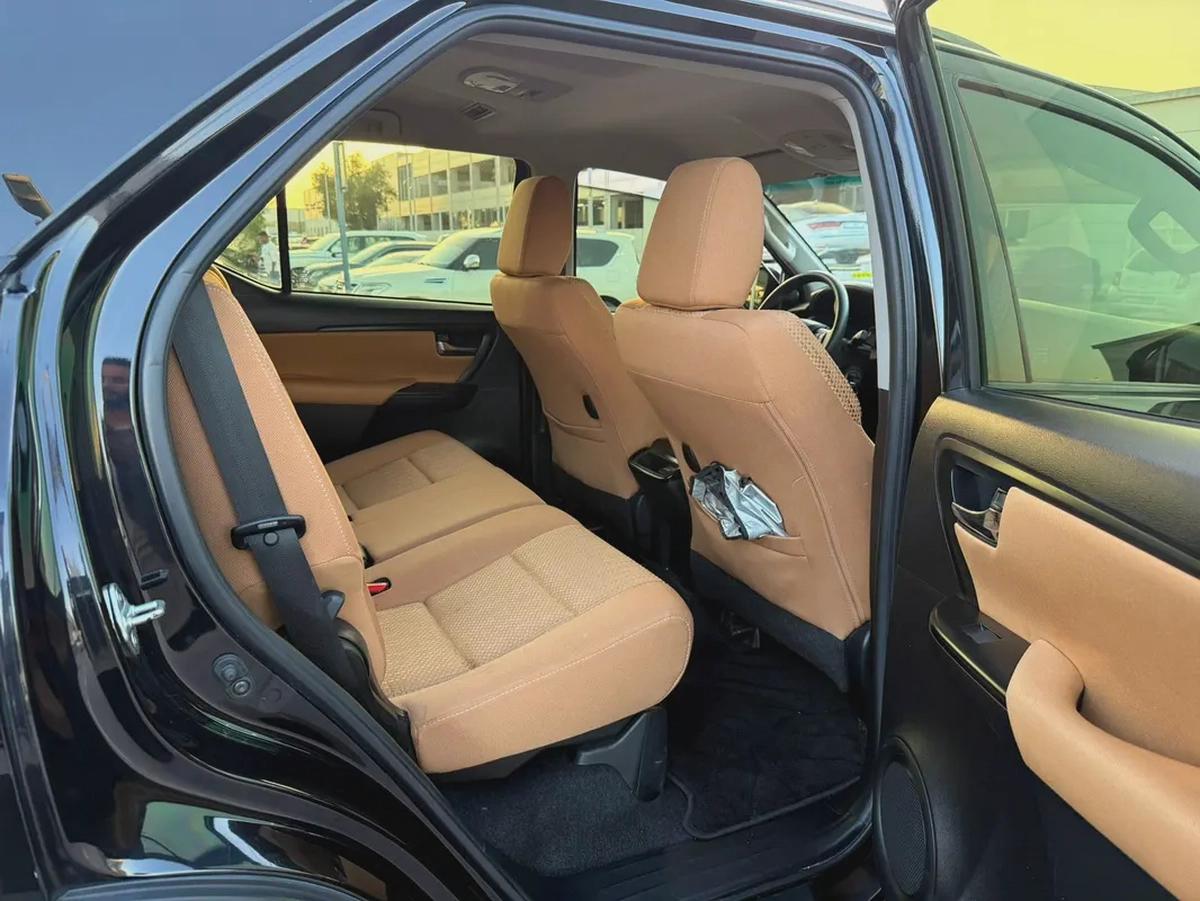 Toyota Fortuner, 2022 GCC specs, absolutely accident-free.-9-9