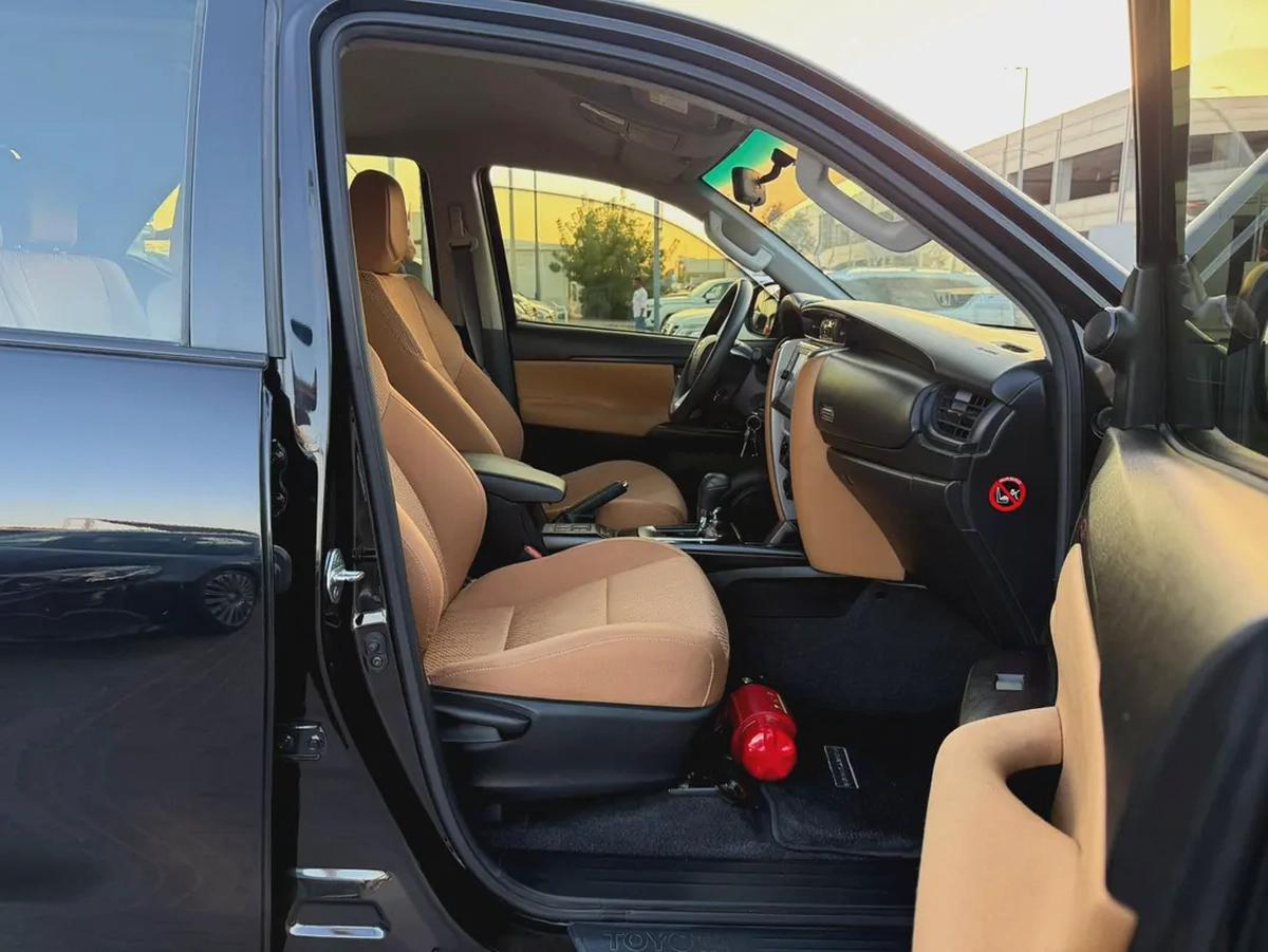 Toyota Fortuner, 2022 GCC specs, absolutely accident-free.-10-10