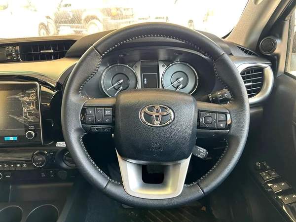 2025 TOYOTA RIGHT HAND DRIVE HILUX TOP-LINE D/CAB 2.8L DIESEL BRAND NEW 0KM