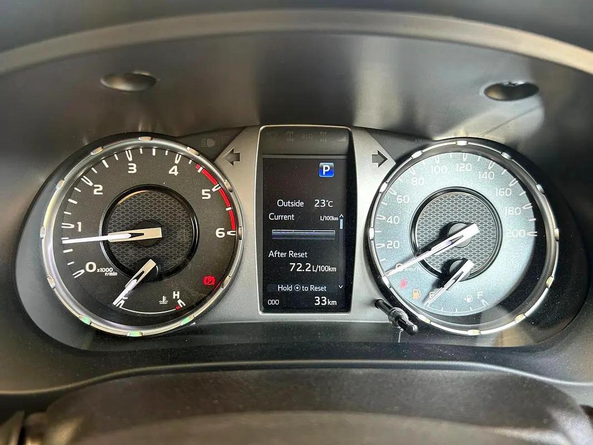 2025 TOYOTA RIGHT HAND DRIVE HILUX TOP-LINE D/CAB 2.8L DIESEL BRAND NEW 0KM-1-1