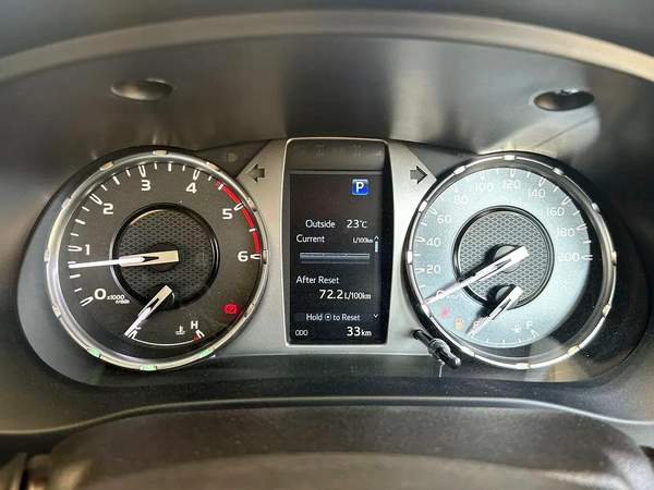 2025 TOYOTA RIGHT HAND DRIVE HILUX TOP-LINE D/CAB 2.8L DIESEL BRAND NEW 0KM