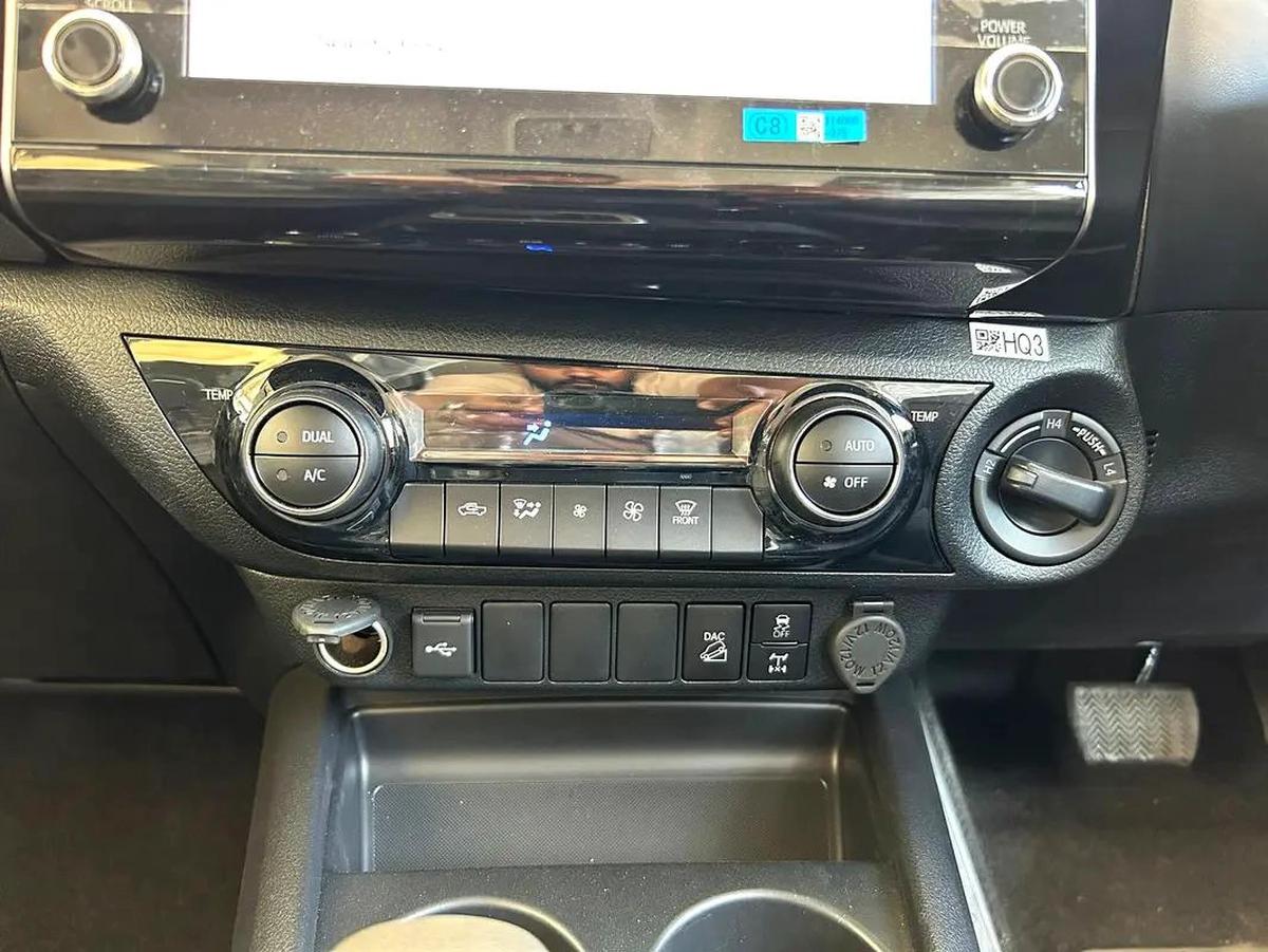 2025 TOYOTA RIGHT HAND DRIVE HILUX TOP-LINE D/CAB 2.8L DIESEL BRAND NEW 0KM-15-15