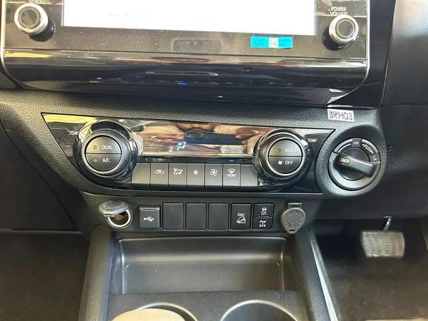 2025 TOYOTA RIGHT HAND DRIVE HILUX TOP-LINE D/CAB 2.8L DIESEL BRAND NEW 0KM