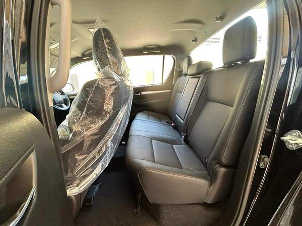 2025 TOYOTA RIGHT HAND DRIVE HILUX TOP-LINE D/CAB 2.8L DIESEL BRAND NEW 0KM