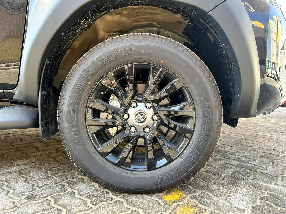 2025 TOYOTA RIGHT HAND DRIVE HILUX TOP-LINE D/CAB 2.8L DIESEL BRAND NEW 0KM-2-2