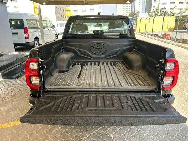 2025 TOYOTA RIGHT HAND DRIVE HILUX TOP-LINE D/CAB 2.8L DIESEL BRAND NEW 0KM
