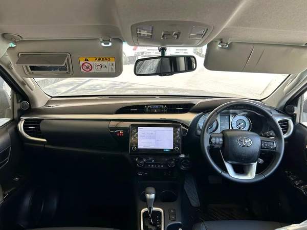 2025 TOYOTA RIGHT HAND DRIVE HILUX TOP-LINE D/CAB 2.8L DIESEL BRAND NEW 0KM