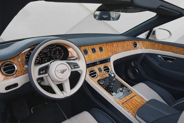 BENTLEY CONTINENTAL GTC - 2021 - GCC - AL HABTOOR WARRENTY - VERY LOW KILOMETER - ORIGINAL PAINT