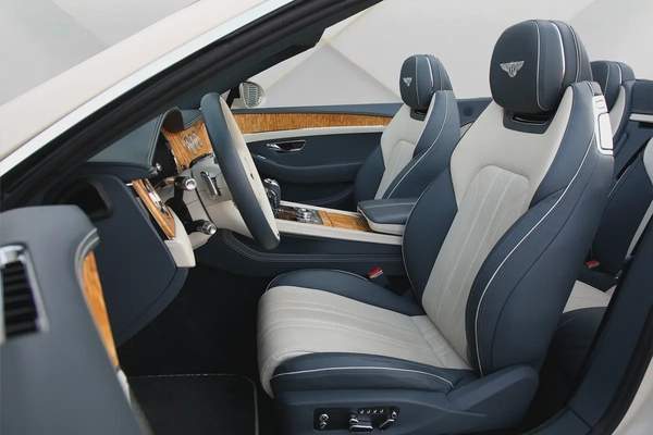 BENTLEY CONTINENTAL GTC - 2021 - GCC - AL HABTOOR WARRENTY - VERY LOW KILOMETER - ORIGINAL PAINT