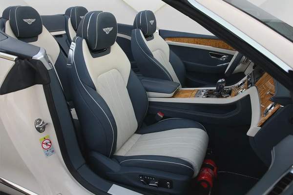 BENTLEY CONTINENTAL GTC - 2021 - GCC - AL HABTOOR WARRENTY - VERY LOW KILOMETER - ORIGINAL PAINT