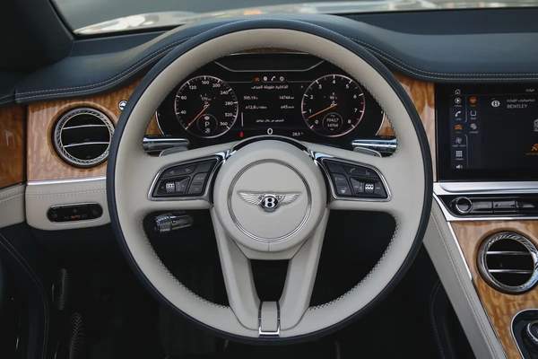 BENTLEY CONTINENTAL GTC - 2021 - GCC - AL HABTOOR WARRENTY - VERY LOW KILOMETER - ORIGINAL PAINT