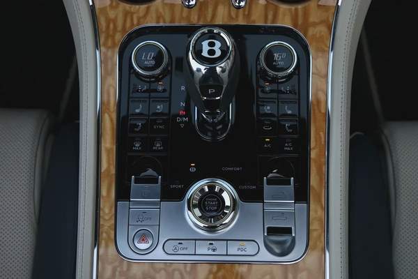 BENTLEY CONTINENTAL GTC - 2021 - GCC - AL HABTOOR WARRENTY - VERY LOW KILOMETER - ORIGINAL PAINT