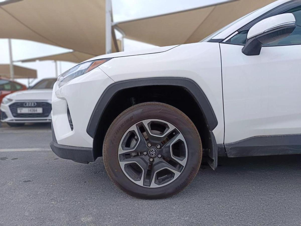 Toyota RAV4 2.5L (4WD) LE-4-4