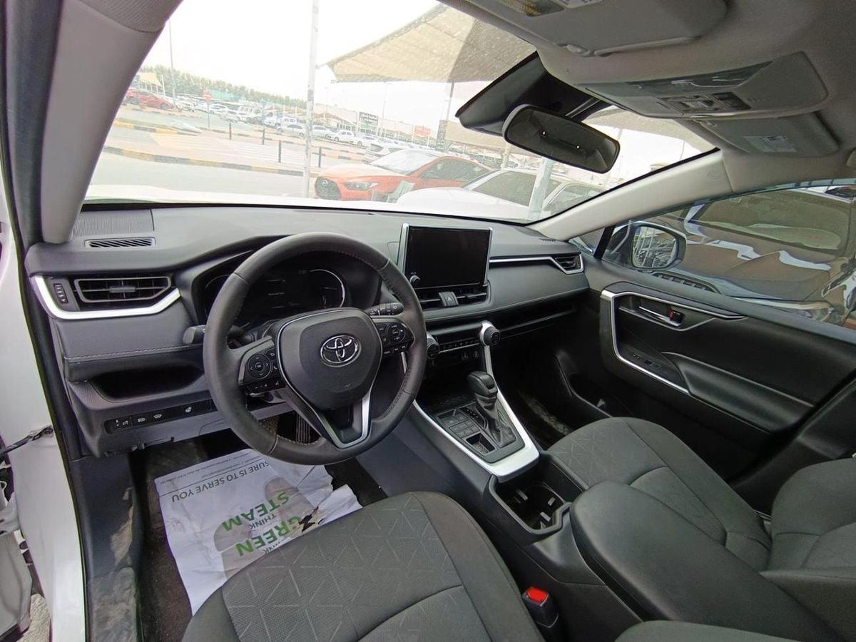 Toyota RAV4 2.5L (4WD) LE-5-5