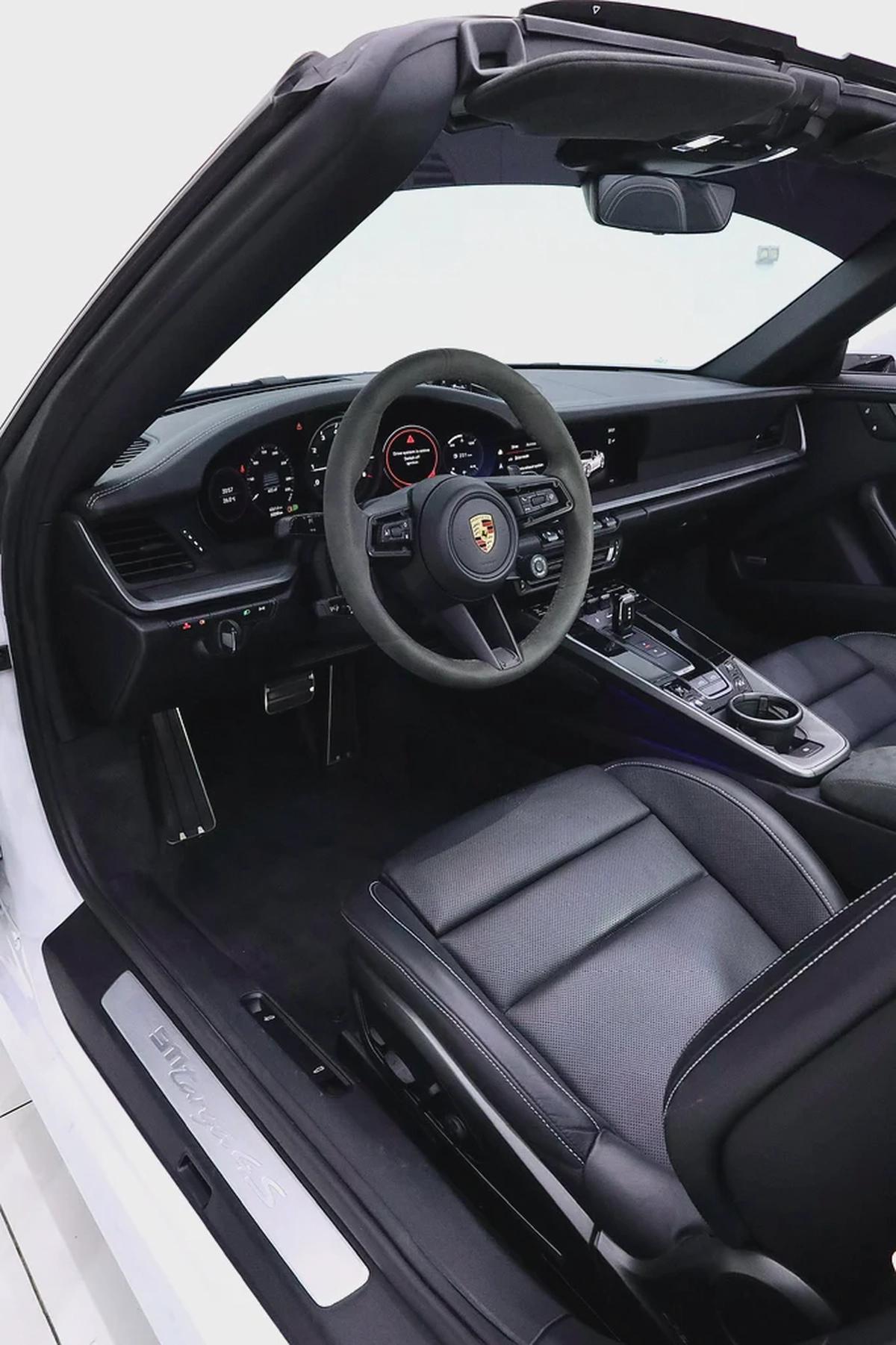 PORSCHE 911 TARGA 4s + WARRANTY TILL JAN 2027 + MAJOR SERVICE RECENTLY DONE WITH PORSCHE-4-4