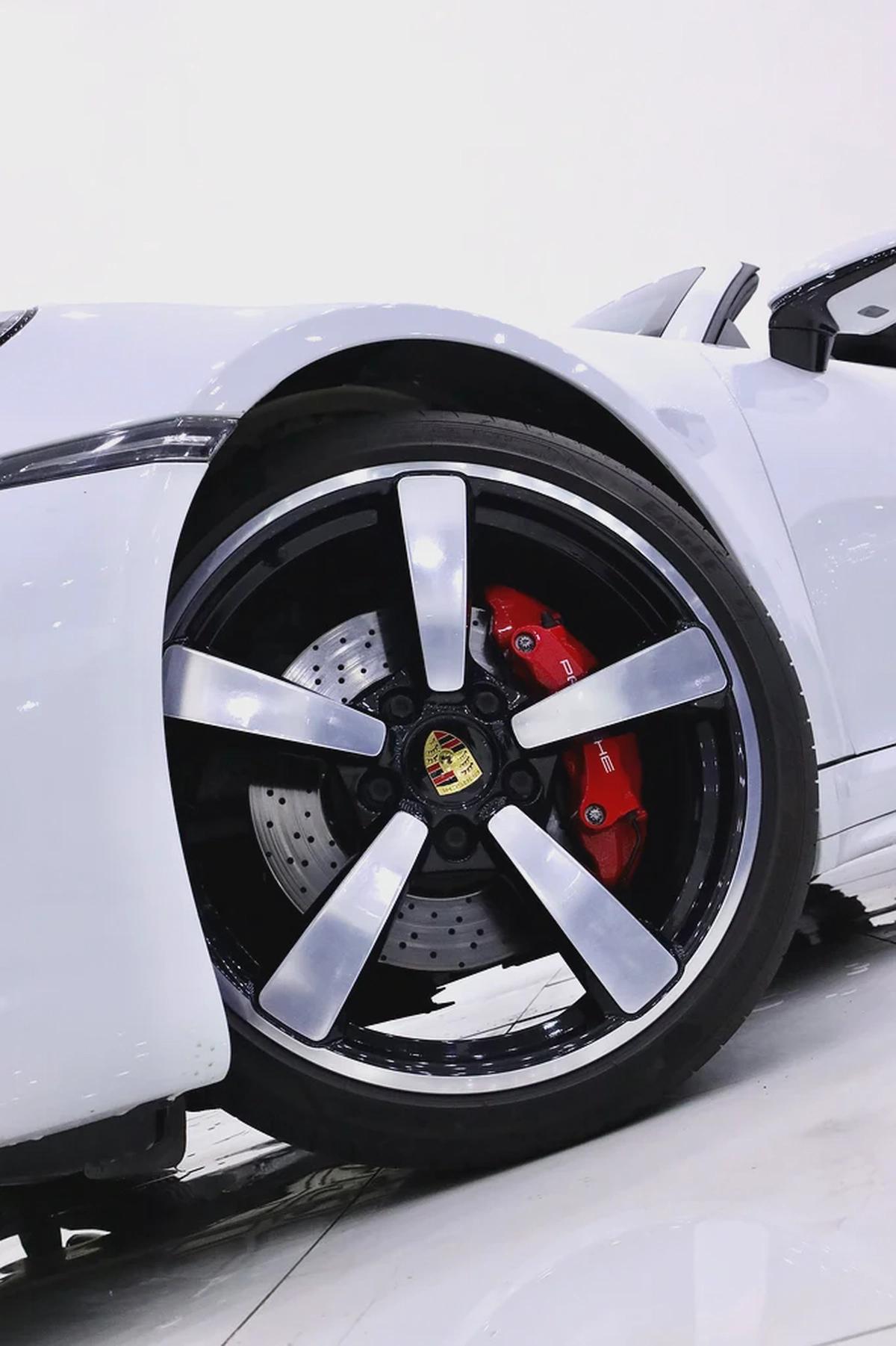 PORSCHE 911 TARGA 4s + WARRANTY TILL JAN 2027 + MAJOR SERVICE RECENTLY DONE WITH PORSCHE-15-15