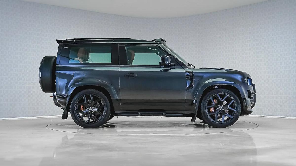 Special Offer | AED 4,704 PM | 22in WX-2, LED Lightbar | Defender 90 P400 S URBAN Widetrack-3-3